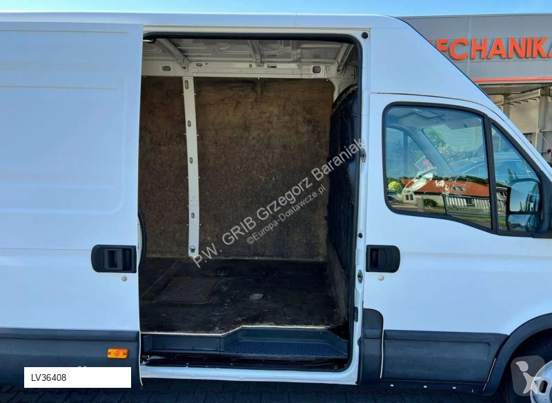 Autoutilitară Iveco 35C13 Blaszak L4H3 Long...