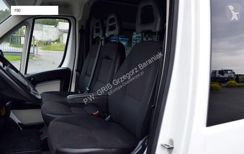 Véhicule utilitaire Peugeot Furgin Duoble...