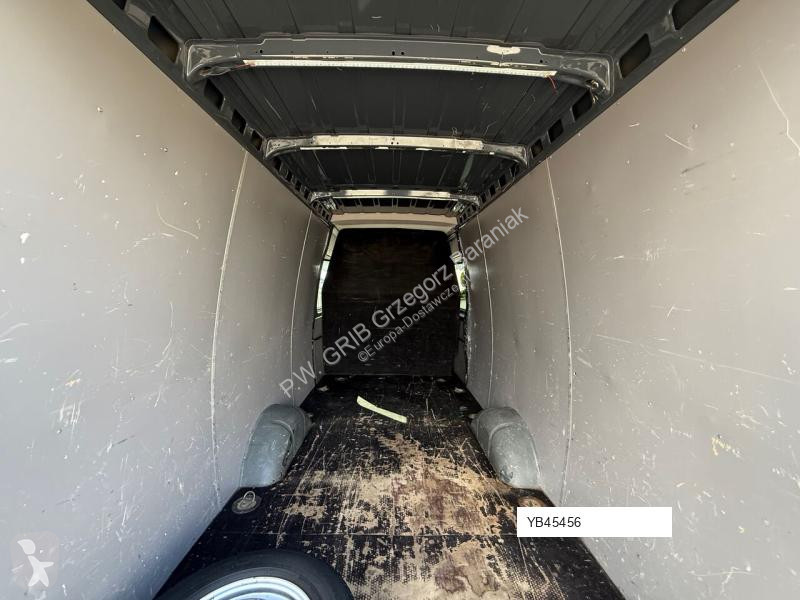 Furgoneta Iveco 35S18 Hi-Matic L4H2 Brygadówka