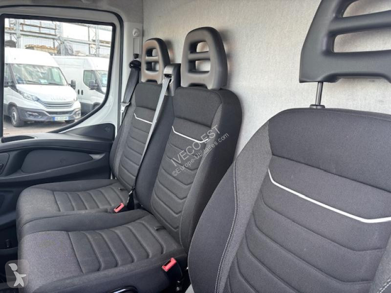 Véhicule utilitaire Iveco 35S Fg 35S18H V16...