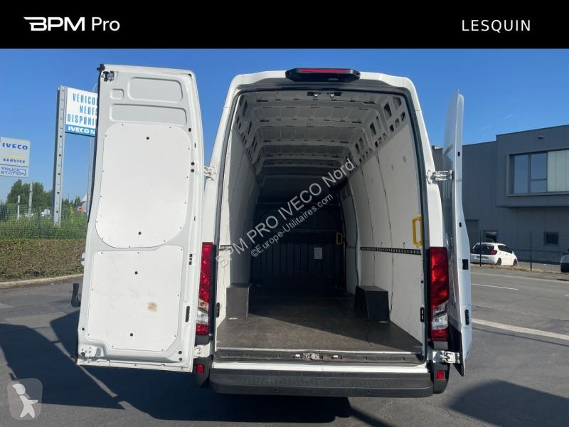 Véhicule utilitaire Iveco 35S Fg 35S18HA8 V12...