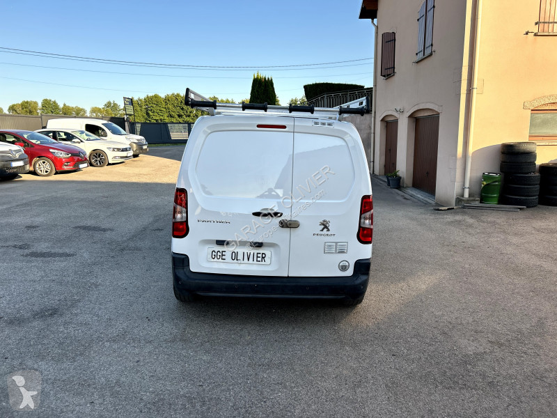 Autoutilitară Peugeot Standard 650KG 1.6...