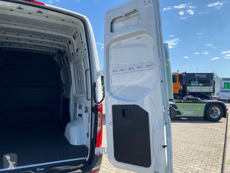 Autoutilitară Mercedes Furgone Traz. Post