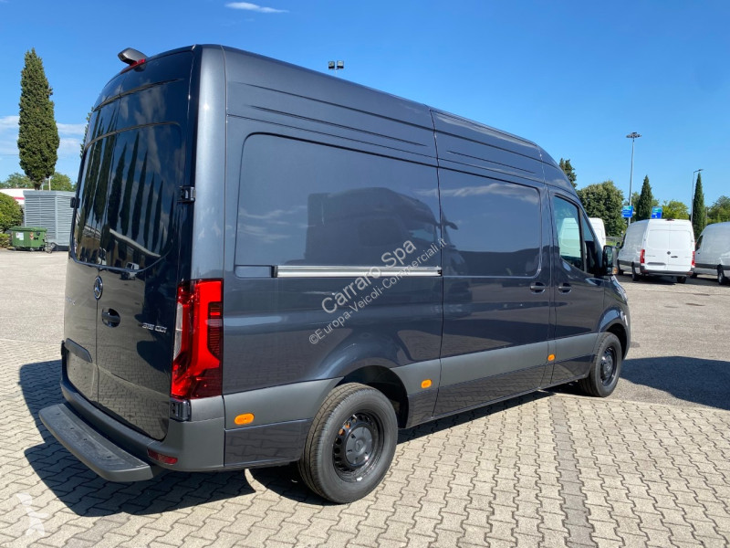 Autoutilitară Mercedes Furgone Traz. Post
