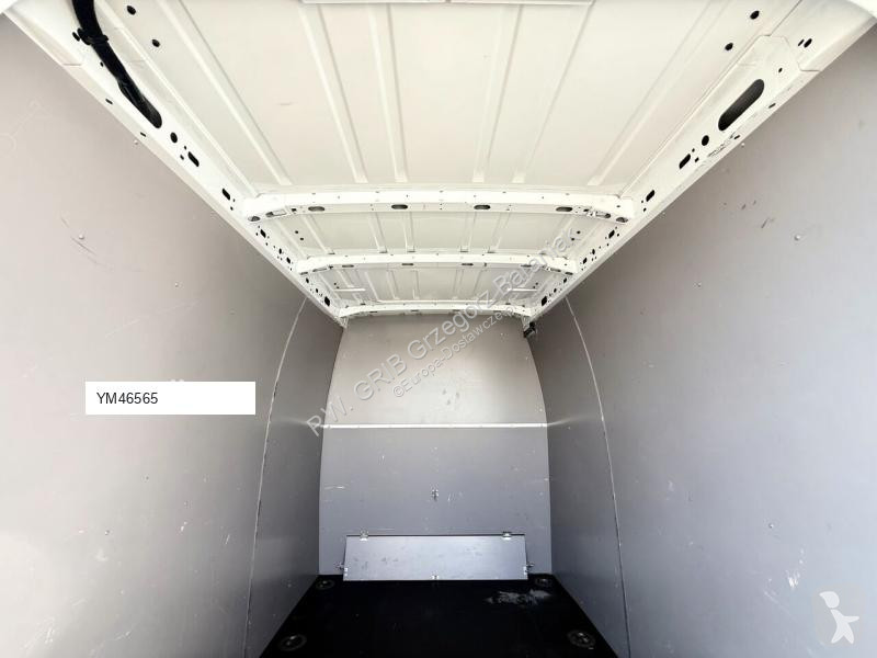 Véhicule utilitaire Renault 135 DCI Furgon...