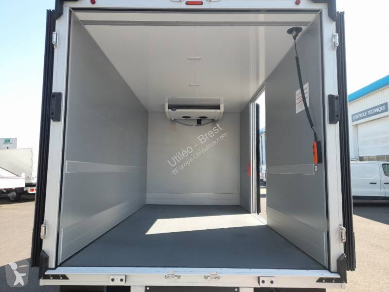 Véhicule utilitaire Nissan