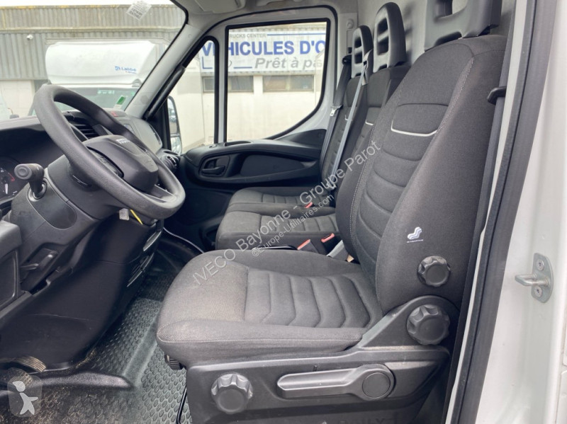 Veicolo commerciale Iveco 35S14 V12