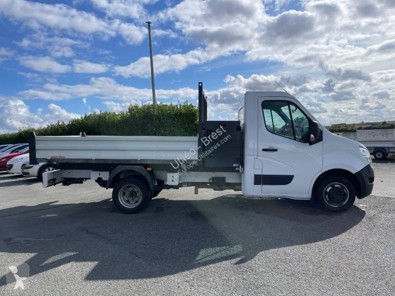 Véhicule utilitaire Nissan