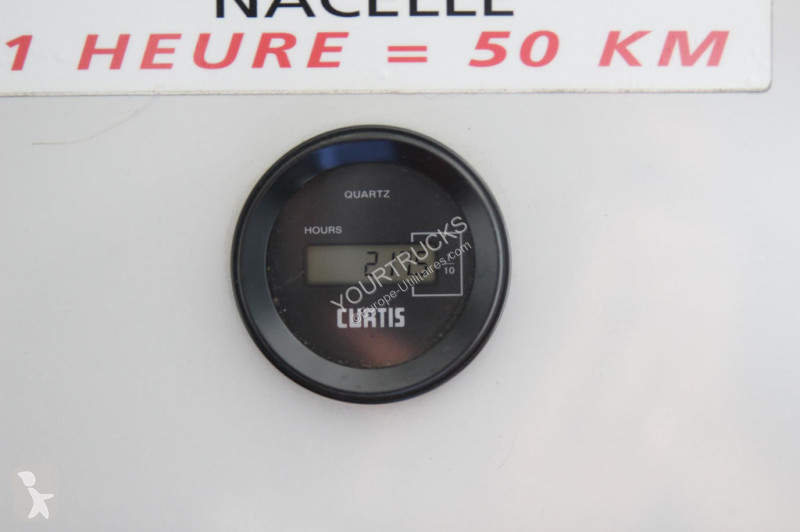 Véhicule utilitaire Renault Versalift ET26L 10m...