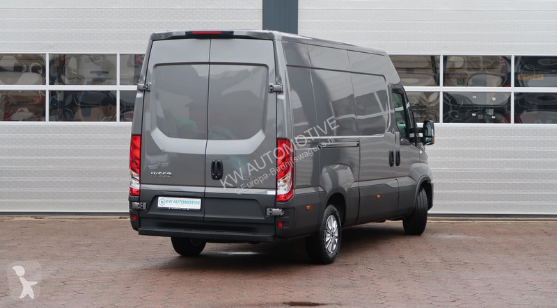 Veicolo commerciale Iveco 35S18HV 3.0 L2H2 AUT/...