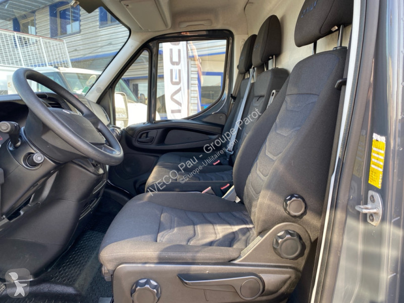 Véhicule utilitaire Iveco 35S18H V18