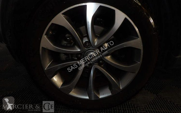 Autoutilitară Nissan