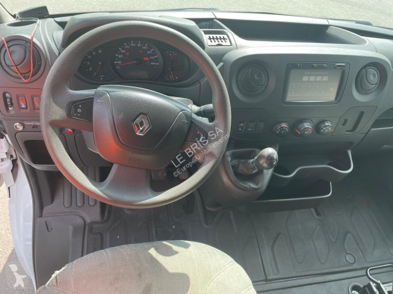 Véhicule utilitaire Renault 2.3 DCI 145
