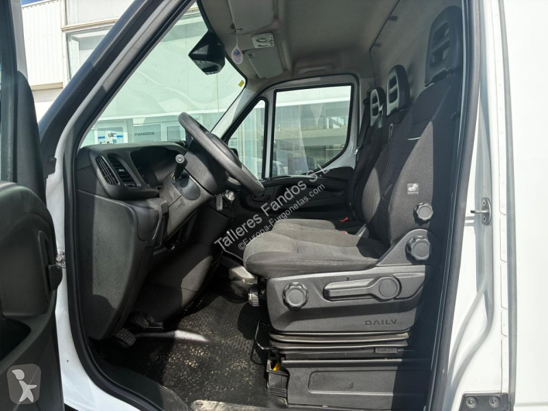 Autoutilitară Iveco  35S16 12m3