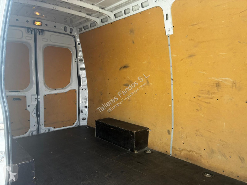 Autoutilitară Iveco  35S14 12m3