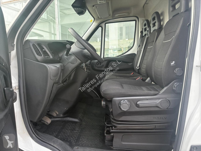 Autoutilitară Iveco  35S16 12m3