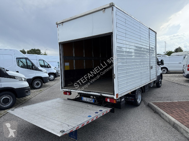 Veículo utilitário Iveco DAILY 35C14H BOX + SPONDA