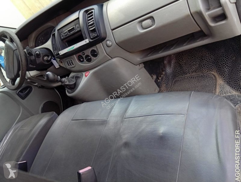 Véhicule utilitaire Renault TRAFIC