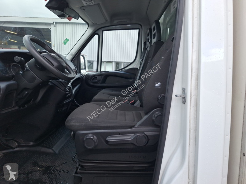 Véhicule utilitaire Iveco 35C16H3.0 empattement...