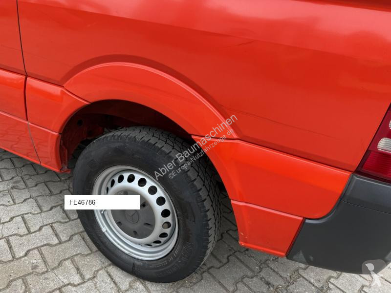 Véhicule utilitaire Mercedes 211 Kombi AHK
