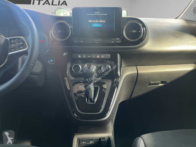 عربة نفعية Mercedes EQT - EQT 200