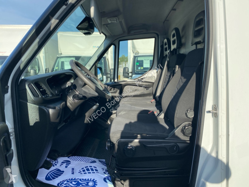 Véhicule utilitaire Iveco 35S14SV12