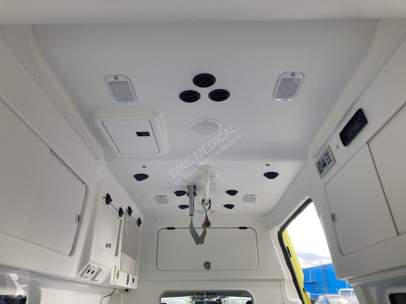 Volkswagen Ambulance T6 Transporter