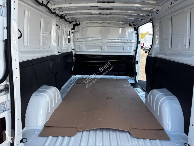 Véhicule utilitaire Nissan