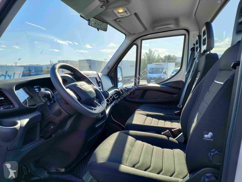 Véhicule utilitaire Iveco RJ COFFRES 160 CV 3,5 T
