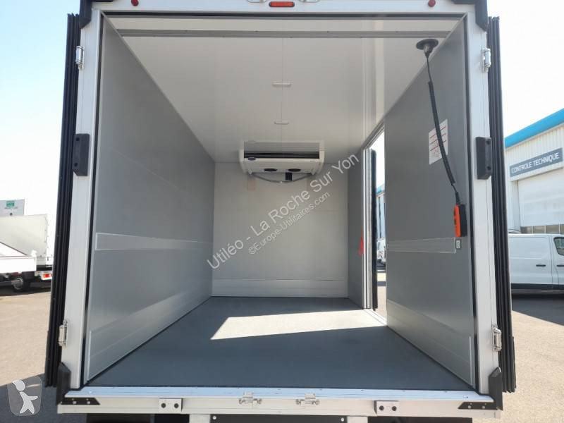 Véhicule utilitaire Nissan