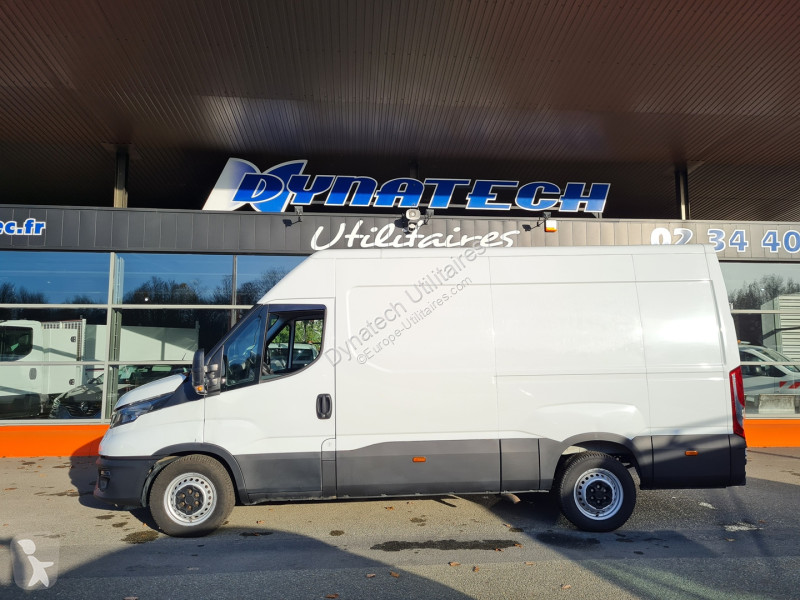 Véhicule utilitaire Iveco DAILY 35S FG 35S14 V12