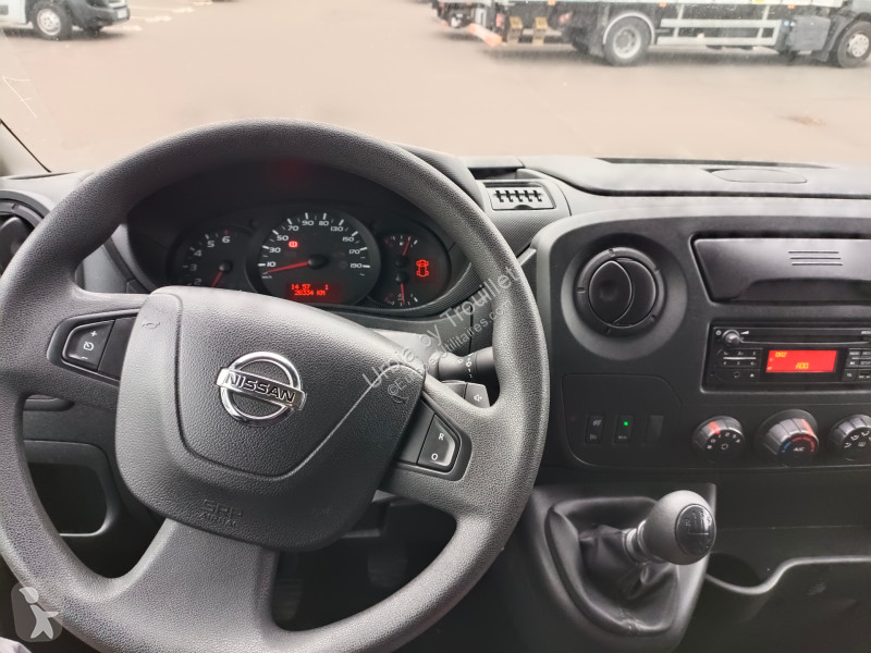عربة نفعية Nissan FOURGON