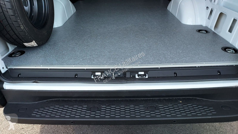 Véhicule utilitaire Iveco DAILY 35S FG 7 PLACES...