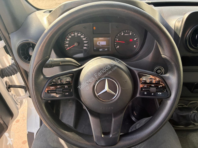 عربة نفعية Mercedes 514 20m3 con puertas traseras
