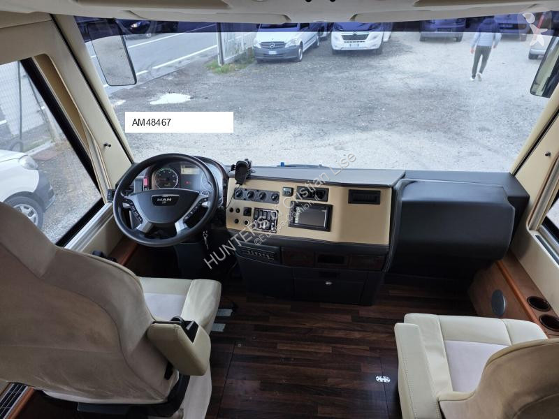 Véhicule utilitaire Carthago LINER DE LUXE 82 Q
