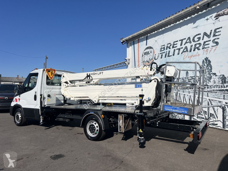 Furgoneta Iveco DAILY  35S14 NACELLE 25M DT25...