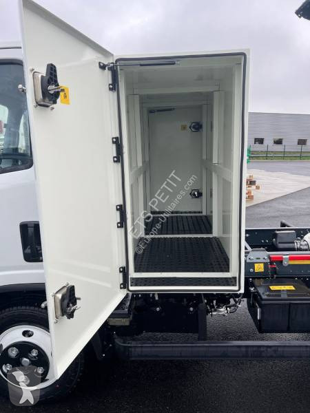 Véhicule utilitaire Isuzu
