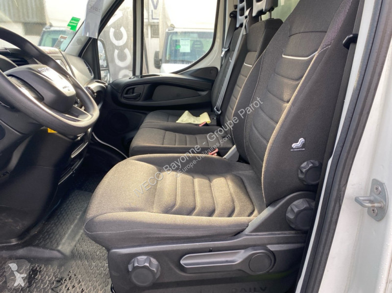 عربة نفعية Iveco 35C16H3.0 empattement 4100
