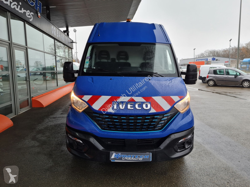 Véhicule utilitaire Iveco DAILY FG 33S14H V12
