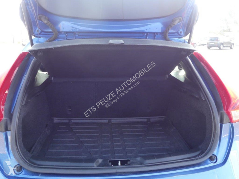 Samochód dostawczy Volvo V40 D3 150CH R-DESIGN...