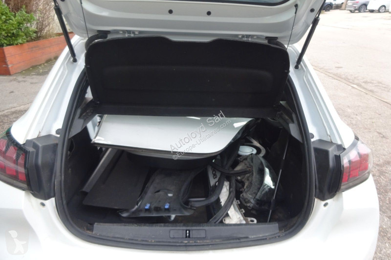 عربة نفعية Peugeot 1,2 PURETECH 100