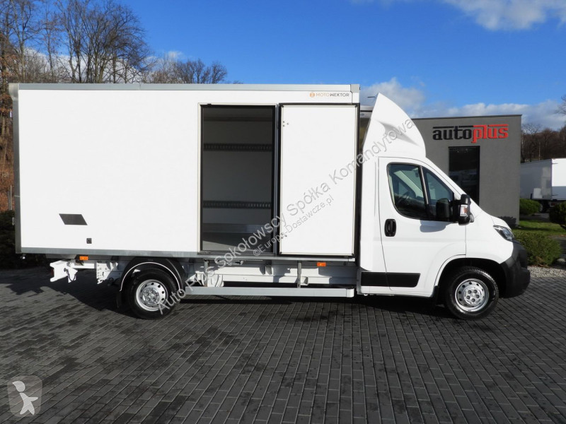 Samochód dostawczy Peugeot  BOXER