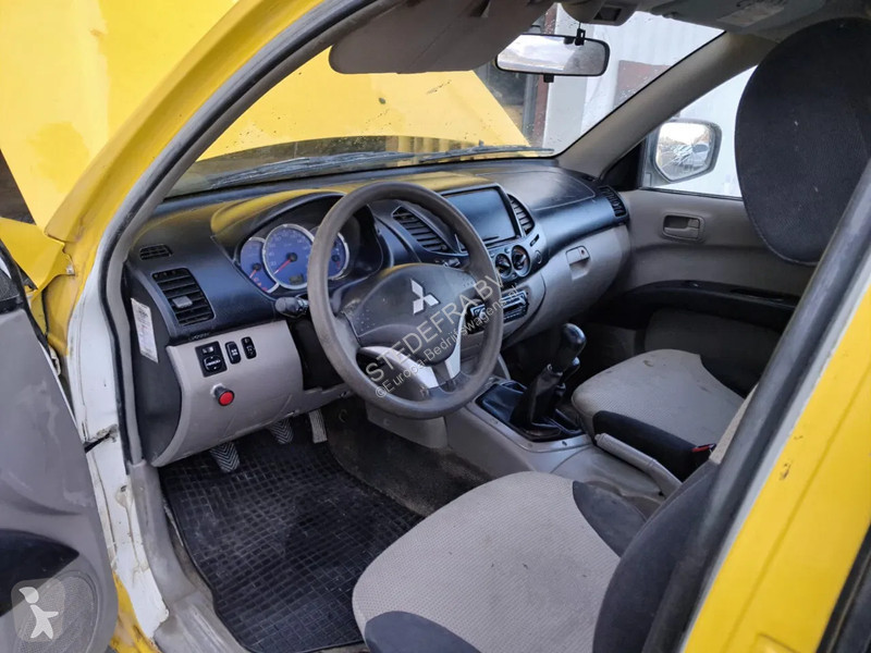 عربة نفعية Mitsubishi 4x4 , 2.5 Di-D , Club cab