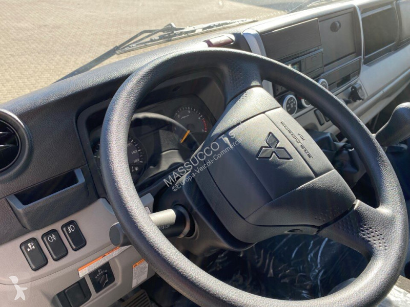 Véhicule utilitaire Mitsubishi 6C18