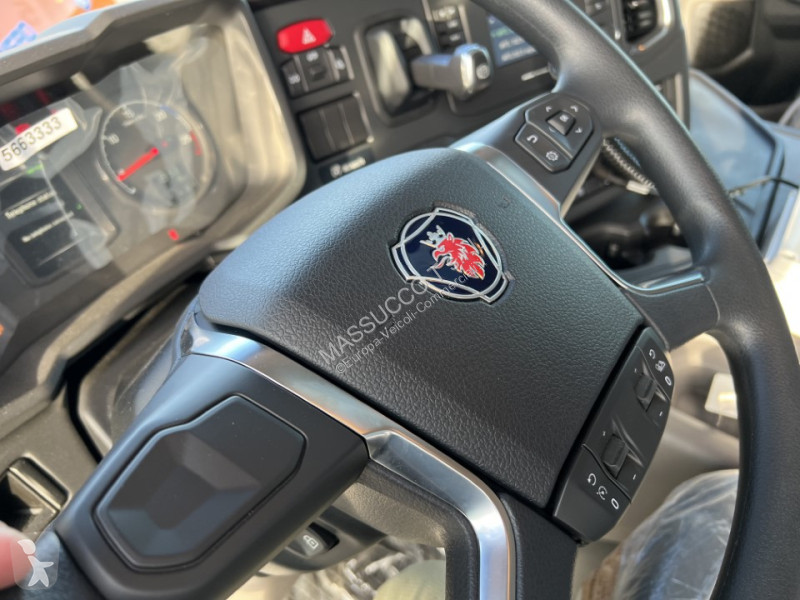 Samochód dostawczy Scania P500 XT 8X4
