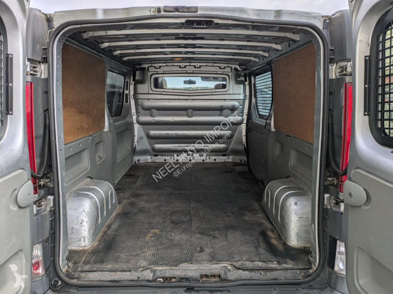 Véhicule utilitaire Renault TRAFIC II L2H1...