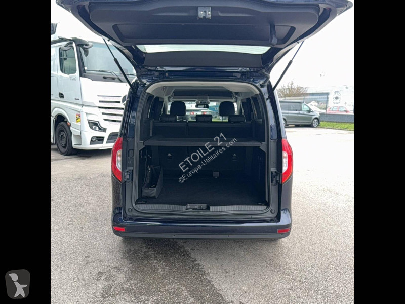 عربة نفعية Mercedes EQT 200