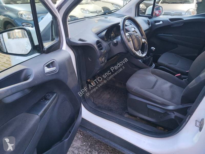 Véhicule utilitaire Ford