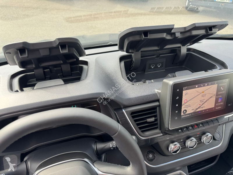 Véhicule utilitaire Renault L2H1 3T BLUE DCI...