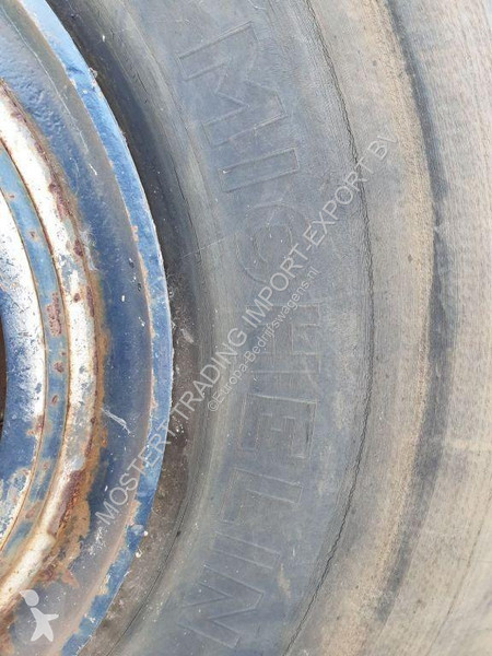 Véhicule utilitaire Michelin 29.5 R29 Michelin...